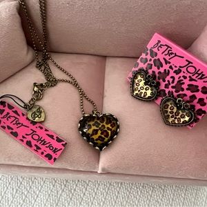 New Betsey Johnson leopard pattern earring set